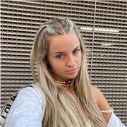 Profesora joven, estudiando una carrera universitaria pero con ganas de compaginarlo